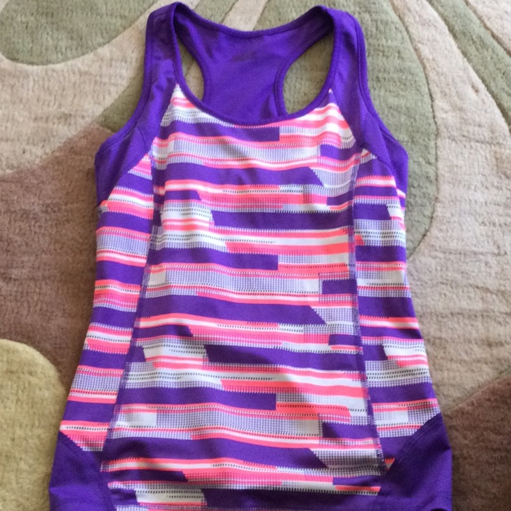 Workout tops - Picture 3 of 5